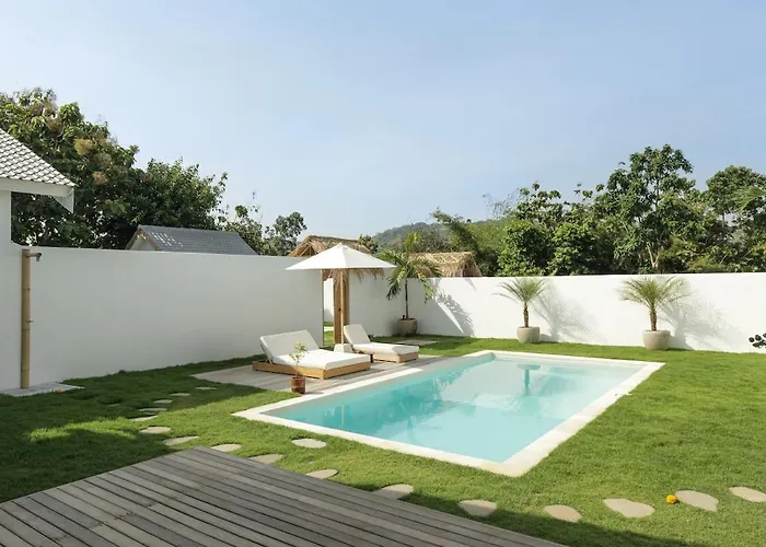 - 5 Uluwatu